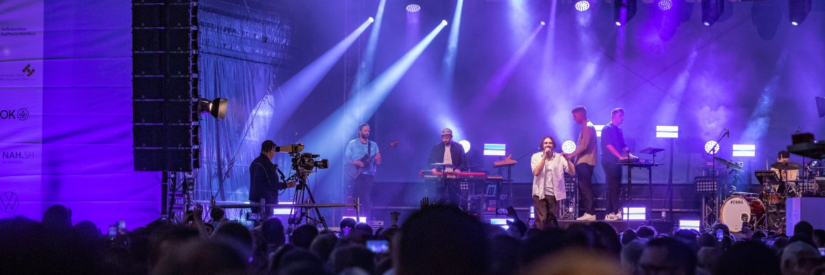 Stadfest 50 Jahre Schenefeld - Festakt Bild: Musikbühne mit Band