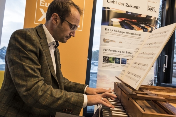 Titel:European XFEL feiert fünf Jahre Nutzerbetrieb am 25. Oktober 2022Title:European XFEL celebrates five years of user operation on 25 October 2022